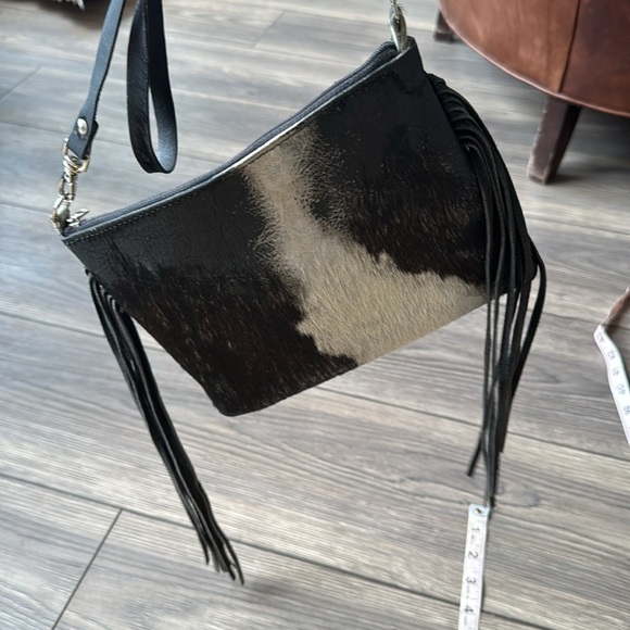 Genuine fur cowhide and leather fringe crossbody bag black and white - Picture 8 of 8